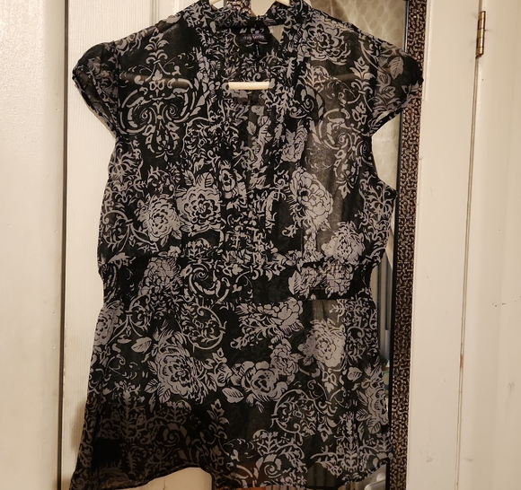 Daisy Fuentes Black and Gray Floral Blouse Sheer - Picture 1 of 4